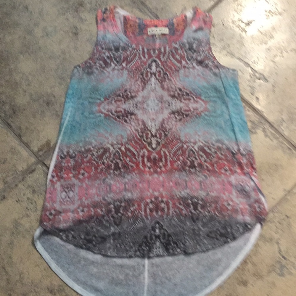 Unique and Fun! Soft tank with pretty pattern!
